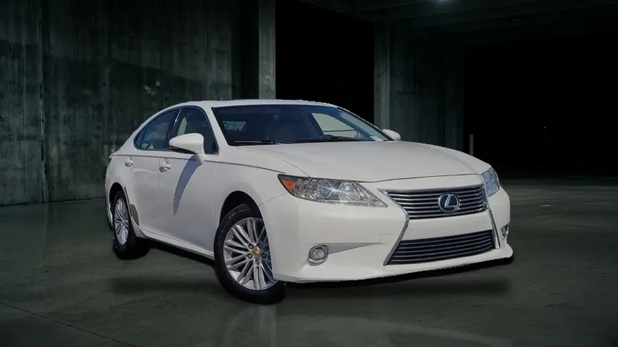 2015 Lexus ES 350 4dr Sdn, White, side view
