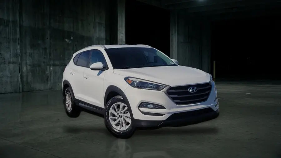 2016 Hyundai Tucson SE, Dazzling White, side view