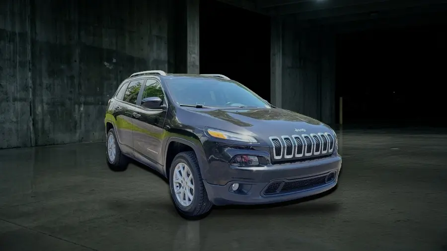 2016 Jeep Cherokee Latitude, Brilliant Black Crystal Pearlcoat, side view