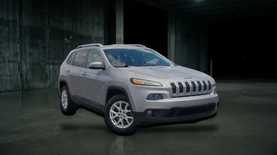 2018 Jeep Cherokee Latitude Plus, Billet Silver Metallic Clearcoat, side view