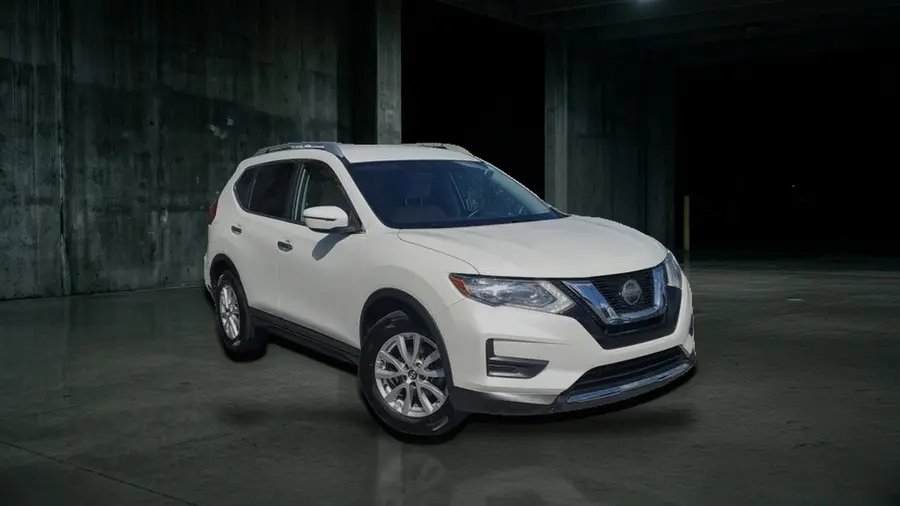 2018 Nissan Rogue SV, Pearl White, side view