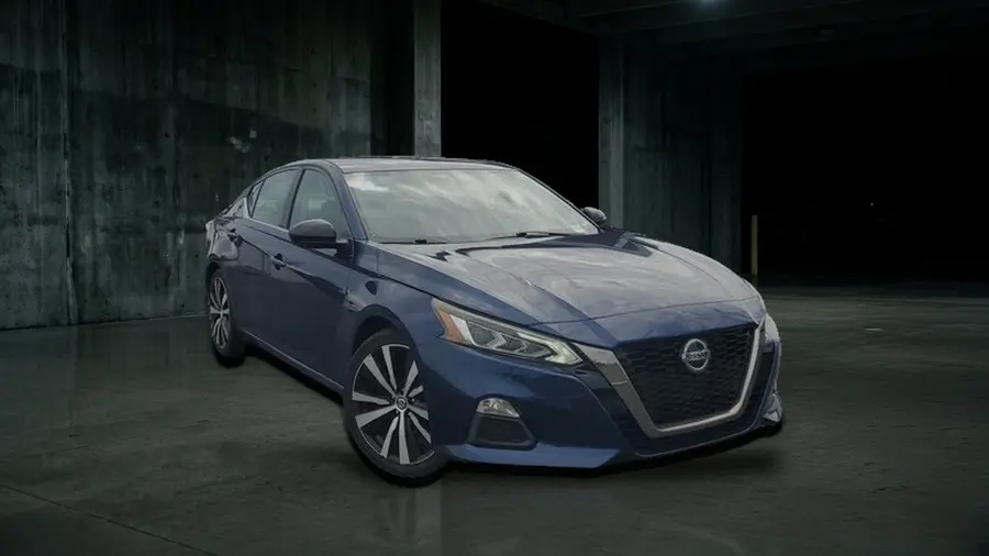 2019 Nissan Altima 2.5 SR, Deep Blue Pearl, side view