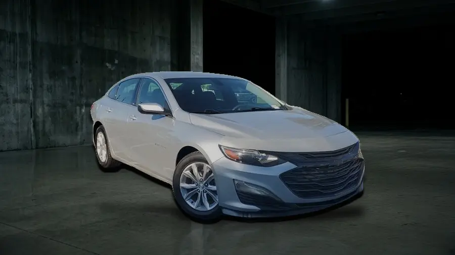 2021 Chevrolet Malibu LT, Silver Ice Metallic, side view