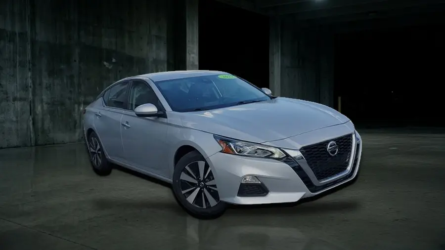 2022 Nissan Altima 2.5 SV, Brilliant Silver Metallic, side view